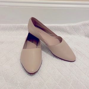 Aldo cream leather flats. Size 8 1/2.